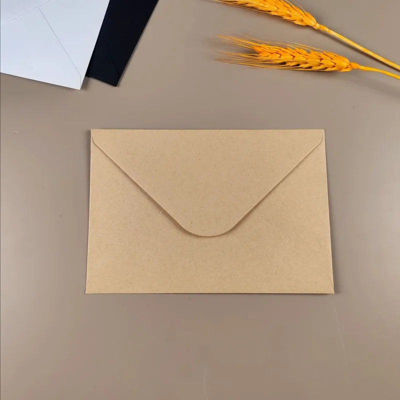 Kraft envelope with V flap